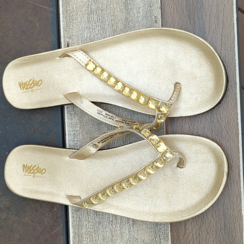Mossimo Gold Sandals NWOT